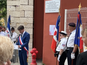 Dévoilement d&#039;une plaque commémorative au lycée